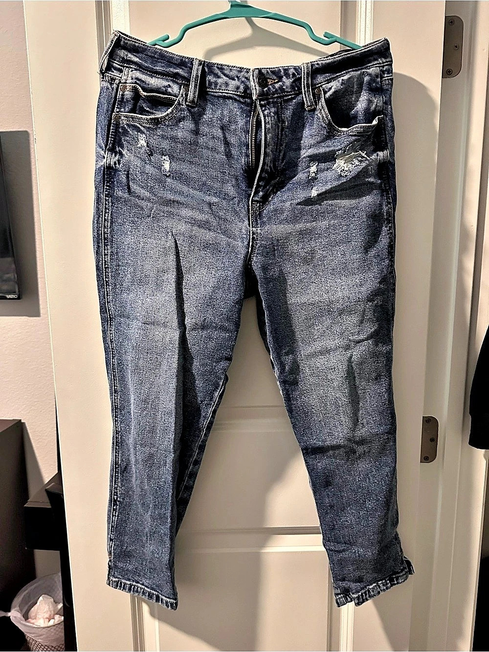 Women's Distressed Skinny Jeans in Blue